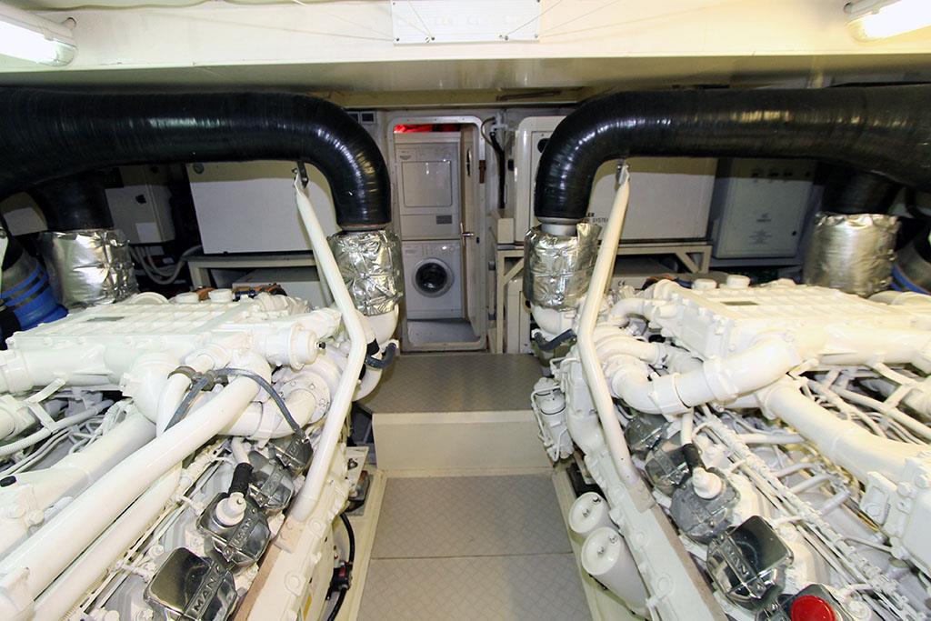 2005 FERRETTI YACHTS 731 